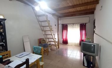 Blas Parera 2900 - Casa con 2 dormitorios y parque - Quilmes Oeste