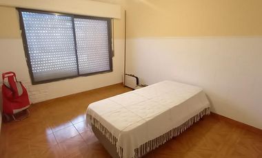 Blas Parera 2900 - Casa con 2 dormitorios y parque - Quilmes Oeste