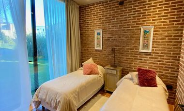 Casa En venta en Arenas del Sur, Orientación Noroeste.