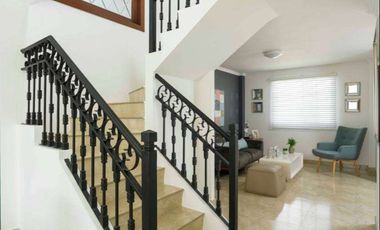 Venta de Casa en la Urb. Casa Laguna, Aurora, cerca del C.C Riocentro el Dorado.