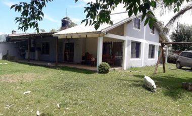 Casa en venta - 4 dormitorios 1 baño - Cochera - Villa Elisa, La Plata