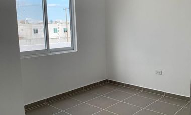 Casa en Venta de 3 Recamaras con Paneles Solares en Privada en Poligono Sur de Cancún