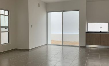 Casa en Venta de 3 Recamaras con Paneles Solares en Privada en Poligono Sur de Cancún
