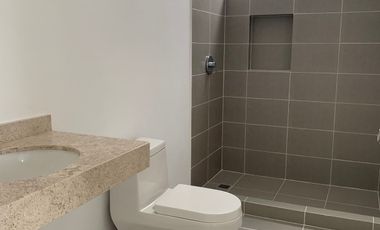 Casa en Venta de 3 Recamaras con Paneles Solares en Privada en Poligono Sur de Cancún