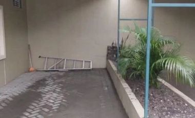 Rumah Kutisari STRATEGIS hadap timur