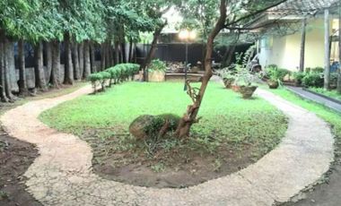 Rumah Mewah ada Taman dan Kolam Renang di Pondok Karya 5687