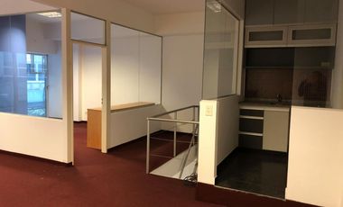 EXCELENTE LOCAL EN ALQUILER EN MICROCENTRO, EN 2 PLANTAS, DOBLE ALTURA. IMPECABLE.