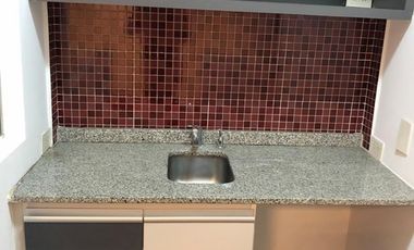 EXCELENTE LOCAL EN ALQUILER EN MICROCENTRO, EN 2 PLANTAS, DOBLE ALTURA. IMPECABLE.