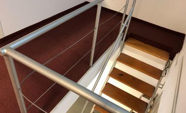 EXCELENTE LOCAL EN ALQUILER EN MICROCENTRO, EN 2 PLANTAS, DOBLE ALTURA. IMPECABLE.