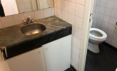 EXCELENTE LOCAL EN ALQUILER EN MICROCENTRO, EN 2 PLANTAS, DOBLE ALTURA. IMPECABLE.