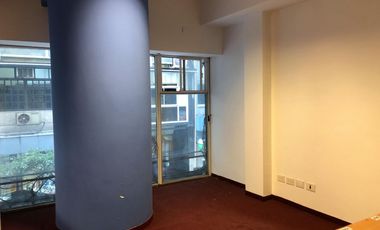 EXCELENTE LOCAL EN ALQUILER EN MICROCENTRO, EN 2 PLANTAS, DOBLE ALTURA. IMPECABLE.