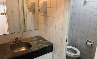 EXCELENTE LOCAL EN ALQUILER EN MICROCENTRO, EN 2 PLANTAS, DOBLE ALTURA. IMPECABLE.