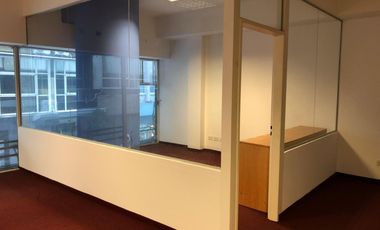 EXCELENTE LOCAL EN ALQUILER EN MICROCENTRO, EN 2 PLANTAS, DOBLE ALTURA. IMPECABLE.