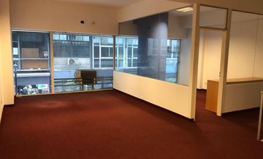 EXCELENTE LOCAL EN ALQUILER EN MICROCENTRO, EN 2 PLANTAS, DOBLE ALTURA. IMPECABLE.