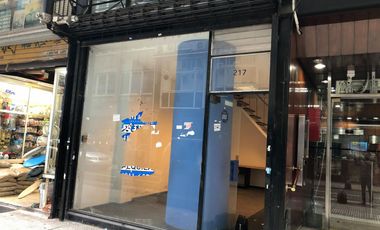 EXCELENTE LOCAL EN ALQUILER EN MICROCENTRO, EN 2 PLANTAS, DOBLE ALTURA. IMPECABLE.