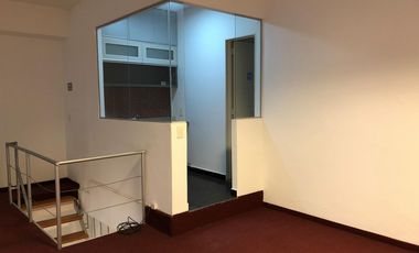 EXCELENTE LOCAL EN ALQUILER EN MICROCENTRO, EN 2 PLANTAS, DOBLE ALTURA. IMPECABLE.