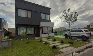 Casa en venta en  Vila Marina I, Tigre