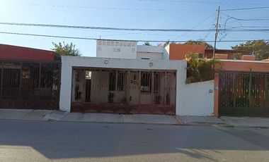 Propiedad en Yucalpetén, Dividida en Dos Casas, Ideal para Rentar o Habitar