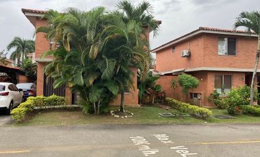 casa en venta en hacienda el castillo. Cod V107718