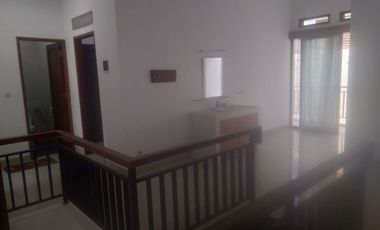 DISEWAKAN RUMAH NYAMAN DAN SEJUK EKLUSIF @ SETRADUTA BANDUNG