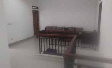 DISEWAKAN RUMAH NYAMAN DAN SEJUK EKLUSIF @ SETRADUTA BANDUNG