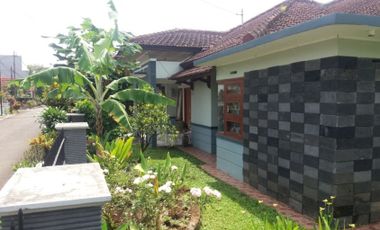 Rumah nyaman luas strategis di pesantren Cimahi Bandung
