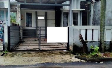Dijual/Disewakan Rumah Serpong Park Blok F Tangerang Selatan Lokasi Strategis