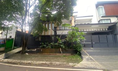 Rumah 2 Lantai Full Furnished Disewakan Cocok untuk Kantor di Mendawai Kramat Pela Kebayoran Baru Jaksel