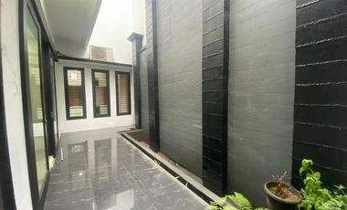 Rumah 2 Lantai Full Furnished Disewakan Cocok untuk Kantor di Mendawai Kramat Pela Kebayoran Baru Jaksel