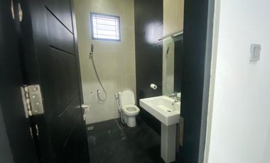 Rumah 2 Lantai Full Furnished Disewakan Cocok untuk Kantor di Mendawai Kramat Pela Kebayoran Baru Jaksel