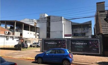 VENDO MUY AMPLIO TERRENO CENTRICO .
