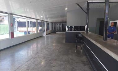 ALQUILER LOCAL IDEAL PARA RESTAURANT 400 M2 DOS CAMPANAS INDUSTRIALES