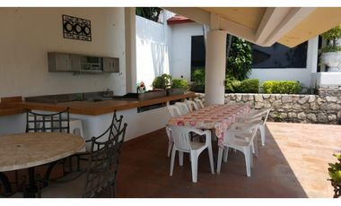 CASA EN VENTA A ORILLA DEL LAGO 
