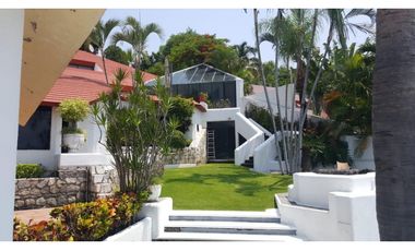 CASA EN VENTA A ORILLA DEL LAGO 