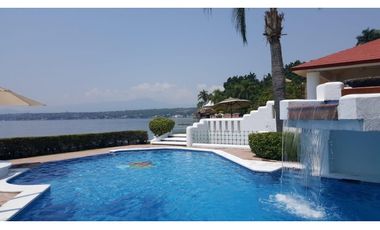 CASA EN VENTA A ORILLA DEL LAGO 