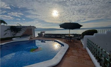 CASA EN VENTA A ORILLA DEL LAGO 