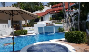 CASA EN VENTA A ORILLA DEL LAGO 