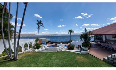 CASA EN VENTA A ORILLA DEL LAGO 