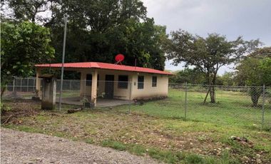CASA DE 600 METROS