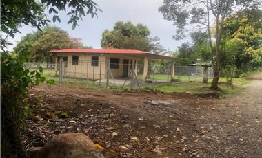 CASA DE 600 METROS