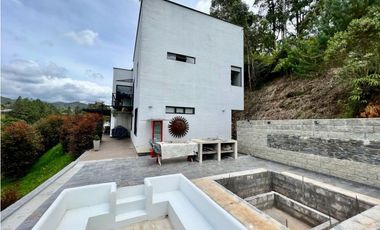 Casa Campestre en venta en Las Palmas Envigado