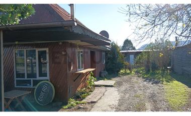 SITIO 1056 M2 CON CASA 97 M2 Y CABAÑA 22 M2, CENTRO DE PUCON, VISTA AL VOLCAN