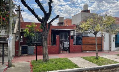 AZURDUY 1268 entre Ramón Lista y Del Colegio