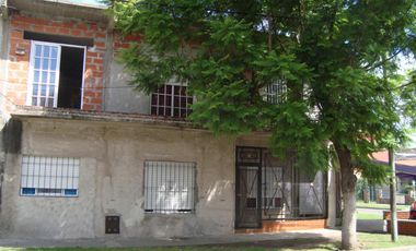 CASA 6 AMBIENTES CON LOCAL SAN JUSTO