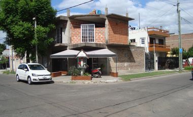 CASA 6 AMBIENTES CON LOCAL SAN JUSTO