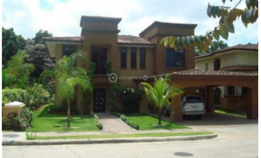 HERMOSA CASA UNIFAMILIAR, PARA INVERSIÓN EN EMBASSY CLUB