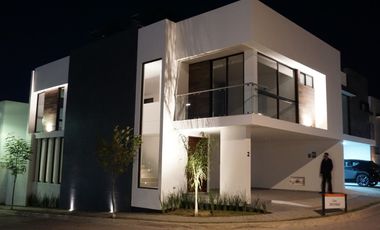 CASA EN RENTA EN PUEBLA  LOMAS DE ANGELOPOLIS PUEBLA