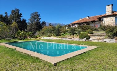 Estilo Colonial con Increíble Vista al Cerro La Campana