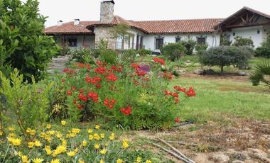 Estilo Colonial con Increíble Vista al Cerro La Campana