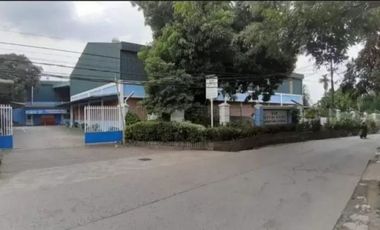 gedung olahraga bekasi barat milik keluarga Bulutangkis dan futsal luas 4440 m2 SHM